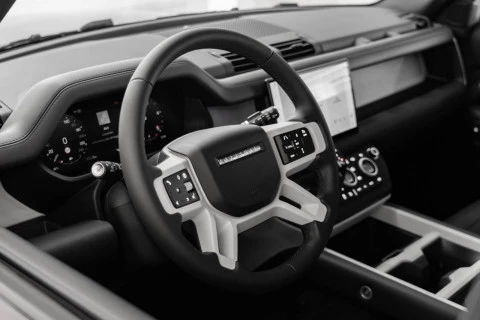 Land Rover Defender 110 3.0D I6 MHEV X-Dynamic SE 4WD AT 221 kW (301 CV)