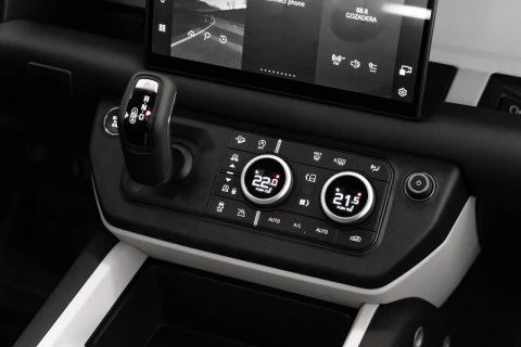 Land Rover Defender 110 3.0D I6 MHEV X-Dynamic SE 4WD AT 221 kW (301 CV)