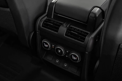 Land Rover Defender 110 3.0D I6 MHEV X-Dynamic SE 4WD AT 221 kW (301 CV)