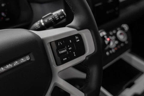 Land Rover Defender 110 3.0D I6 MHEV X-Dynamic SE 4WD AT 221 kW (301 CV)