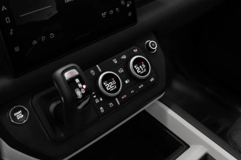 Land Rover Defender 110 3.0D I6 MHEV X-Dynamic SE 4WD AT 221 kW (301 CV)