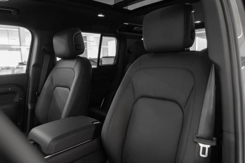 Land Rover Defender 110 3.0D I6 MHEV X-Dynamic SE 4WD AT 221 kW (301 CV)