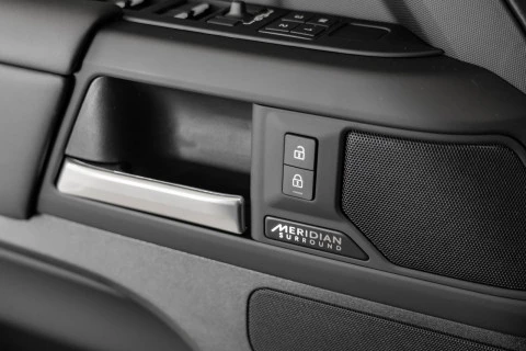 Land Rover Defender 110 3.0D I6 MHEV X-Dynamic SE 4WD AT 221 kW (301 CV)
