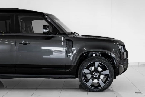 Land Rover Defender 110 3.0D I6 MHEV X-Dynamic SE 4WD AT 221 kW (301 CV)