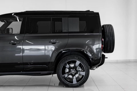 Land Rover Defender 110 3.0D I6 MHEV X-Dynamic SE 4WD AT 221 kW (301 CV)