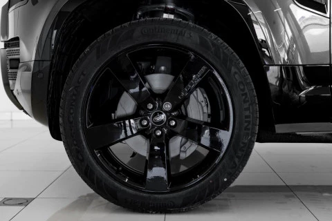 Land Rover Defender 110 3.0D I6 MHEV X-Dynamic SE 4WD AT 221 kW (301 CV)