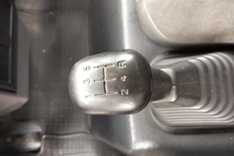 Nissan NT 500 TRANSPORTE CABALLOS