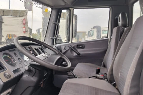 Nissan NT 500 TRANSPORTE CABALLOS