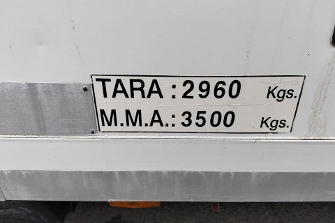 Nissan NT 500 TRANSPORTE CABALLOS