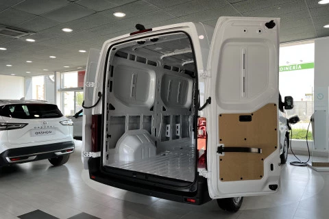 Nissan Interstar Furgón L2H2 3,5T 87 kWh A/T N-Connecta
