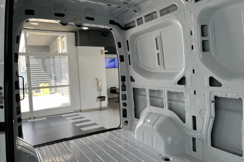 Nissan Interstar Furgón L2H2 3,5T 87 kWh A/T N-Connecta