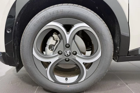 Alfa Romeo Junior Ibrida Sport Speciale 108kW (145CV)