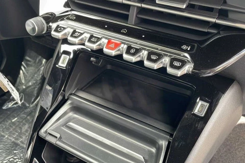 Peugeot 2008 Allure Gasolina 100 S&S 6 Vel. MAN