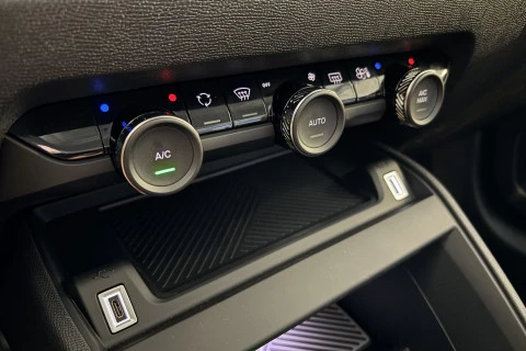 Citroën C4 X Hybrid 145 ë-DCS6 Business Edition