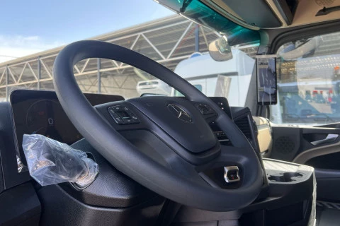 Mercedes-Benz Actros 1851 LS