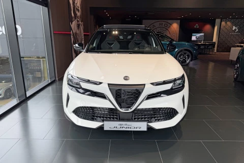 Alfa Romeo Junior Ibrida Speciale 107kW (145CV)