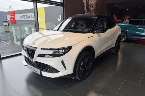 Alfa Romeo Junior Ibrida Speciale 107kW (145CV)