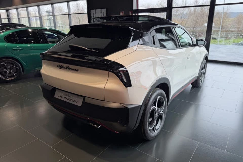 Alfa Romeo Junior Ibrida Speciale 107kW (145CV)