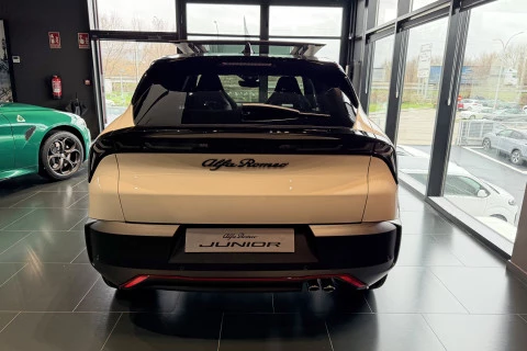 Alfa Romeo Junior Ibrida Speciale 107kW (145CV)