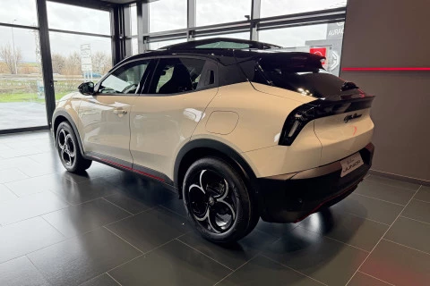 Alfa Romeo Junior Ibrida Speciale 107kW (145CV)