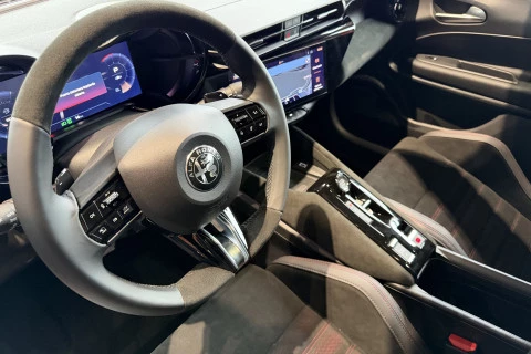 Alfa Romeo Junior Ibrida Speciale 107kW (145CV)