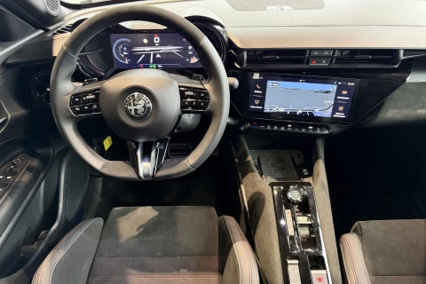 Alfa Romeo Junior Ibrida Speciale 107kW (145CV)