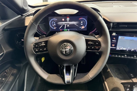 Alfa Romeo Junior Ibrida Speciale 107kW (145CV)