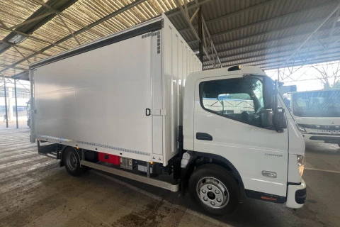 Fuso FA Canter 9C18 Botellero