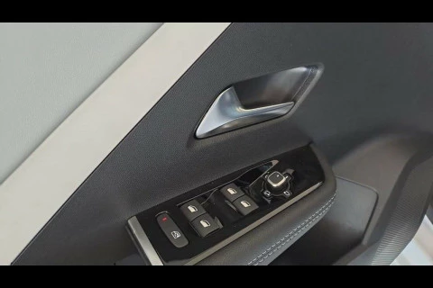 Opel Astra Elegance 1.6T 180 CV AT8