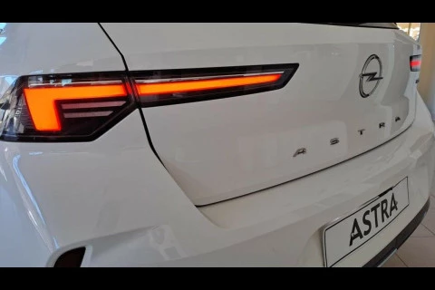 Opel Astra Elegance 1.6T 180 CV AT8