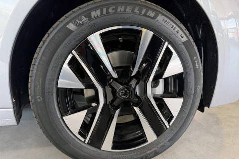 Peugeot 208 Allure HYBRID 110 eDCS6
