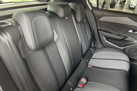 Peugeot 308 5P Allure Hybrid MHEV 145 e-DCS6