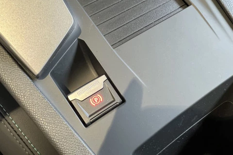 Peugeot 308 5P Allure Hybrid MHEV 145 e-DCS6