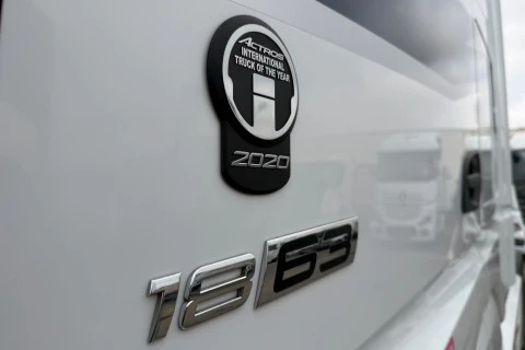 Mercedes-Benz Actros 1863 GIGA SPACE 