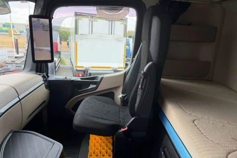 Mercedes-Benz Actros 1863 GIGA SPACE 