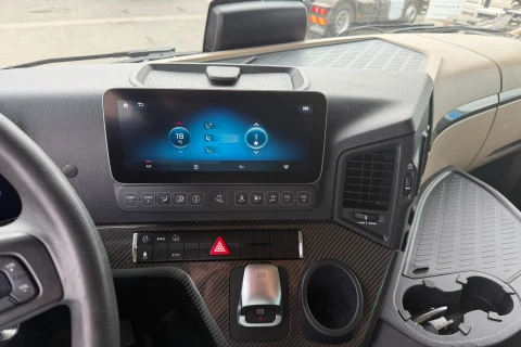 Mercedes-Benz Actros 1863 GIGA SPACE 