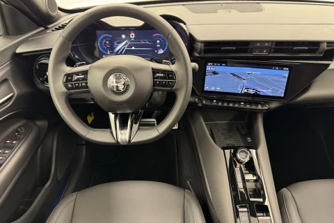 Alfa Romeo Junior Ibrida Speciale 108kW (145CV) Alfa Romeo Junior Ibrida Speciale 108kW (145CV)