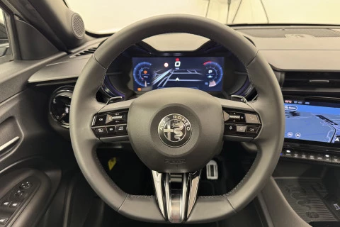Alfa Romeo Junior Ibrida Speciale 108kW (145CV) Alfa Romeo Junior Ibrida Speciale 108kW (145CV)