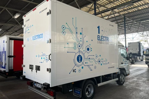 Fuso Canter 4 Ton 4C15e