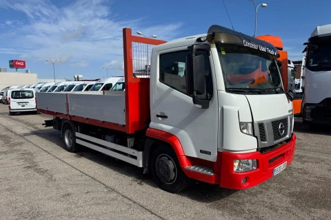 Nissan NT 500 PORTA VEHÍCULOS