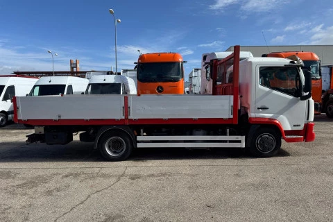 Nissan NT 500 PORTA VEHÍCULOS