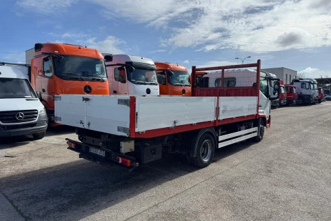 Nissan NT 500 PORTA VEHÍCULOS