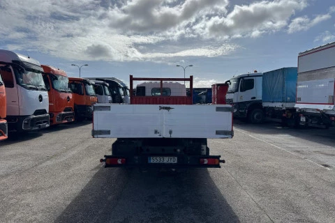 Nissan NT 500 PORTA VEHÍCULOS