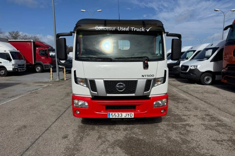 Nissan NT 500 PORTA VEHÍCULOS