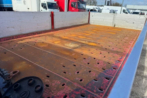 Nissan NT 500 PORTA VEHÍCULOS