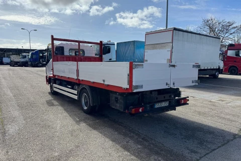 Nissan NT 500 PORTA VEHÍCULOS