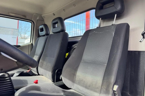 Nissan NT 500 PORTA VEHÍCULOS