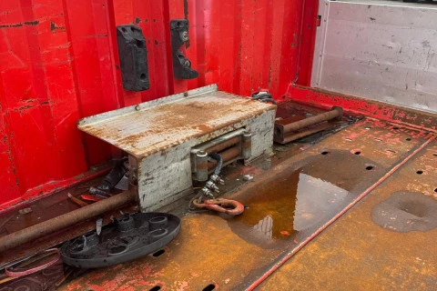 Nissan NT 500 PORTA VEHÍCULOS