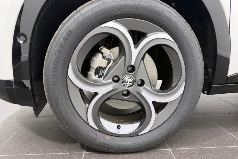 Alfa Romeo Junior Ibrida Sport Speciale 108kW (145CV)