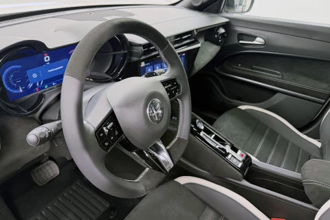 Alfa Romeo Junior Ibrida Sport Speciale 108kW (145CV)